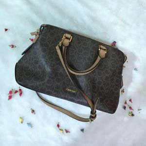 Calvin Klein MONOGRAM ZIP SATCHEL